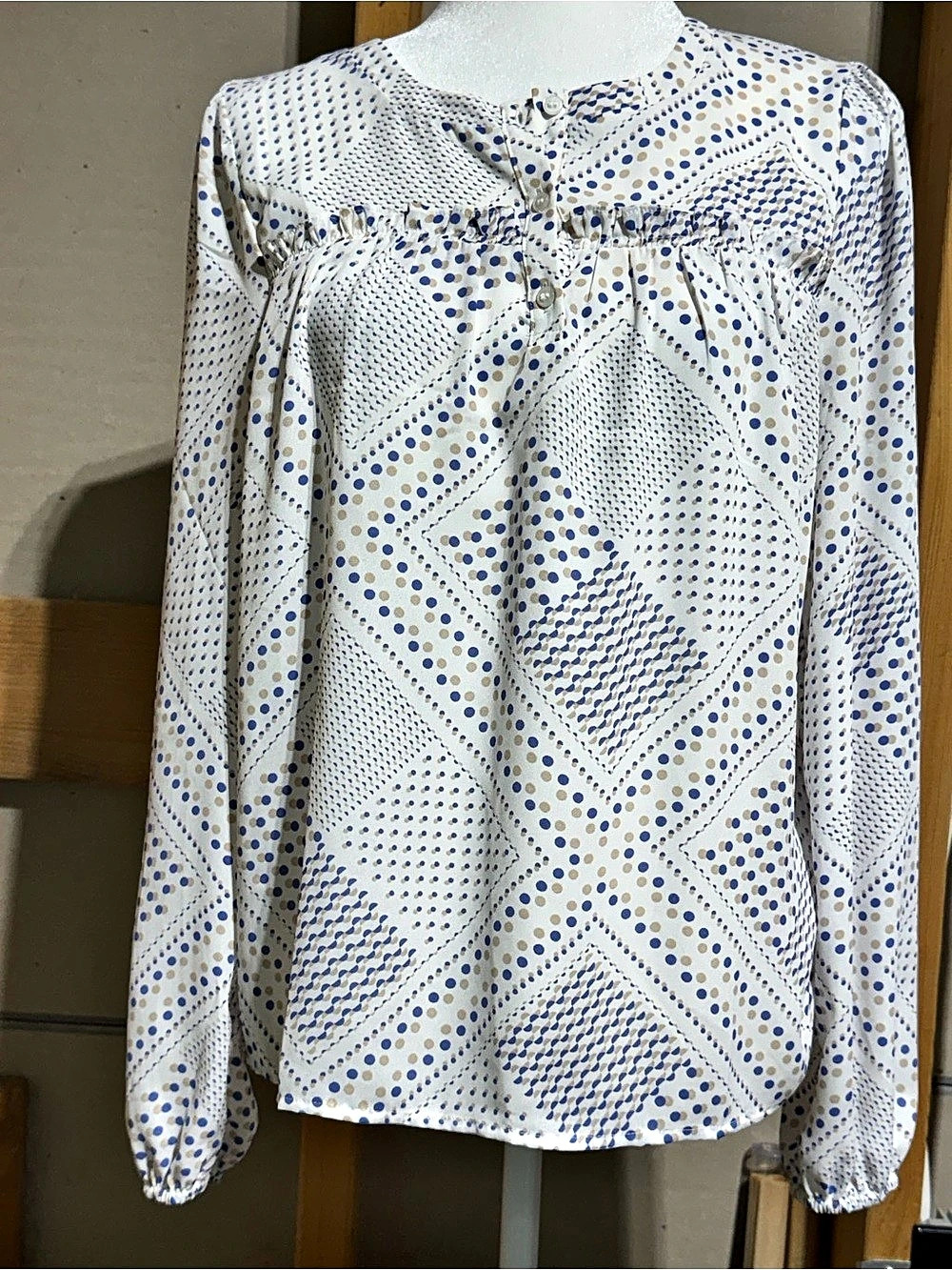 LOFT Outlet Geometric Long Sleeve Blouse in White & Blue Size Medium